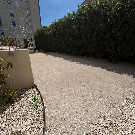 Maison Larly Swimming Pool